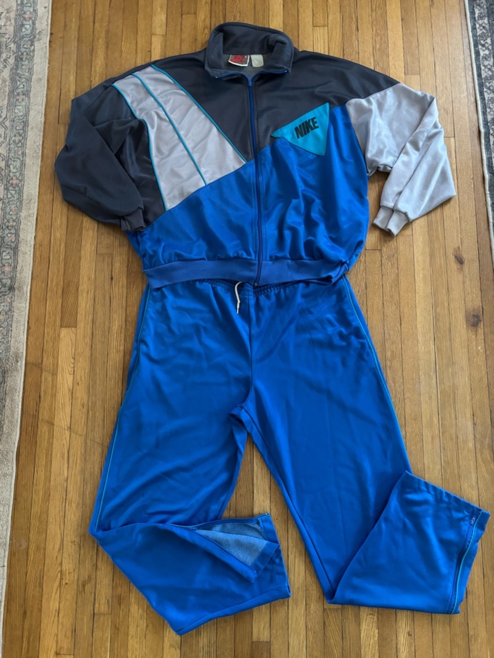 Vintage 80’s Nike Blue & gray Colorblock track suit large